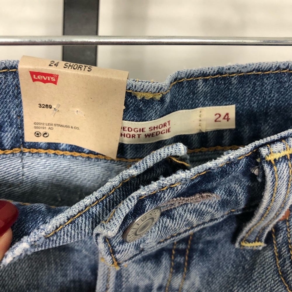 Levi’s Wedgie Short Short Wedgie Cutoffs NWT 382 - Picture 5 of 8